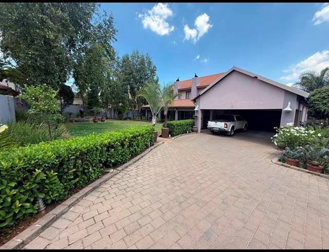 3 BEDROOM HOUSE FOR SALE IN AMBERFIELD